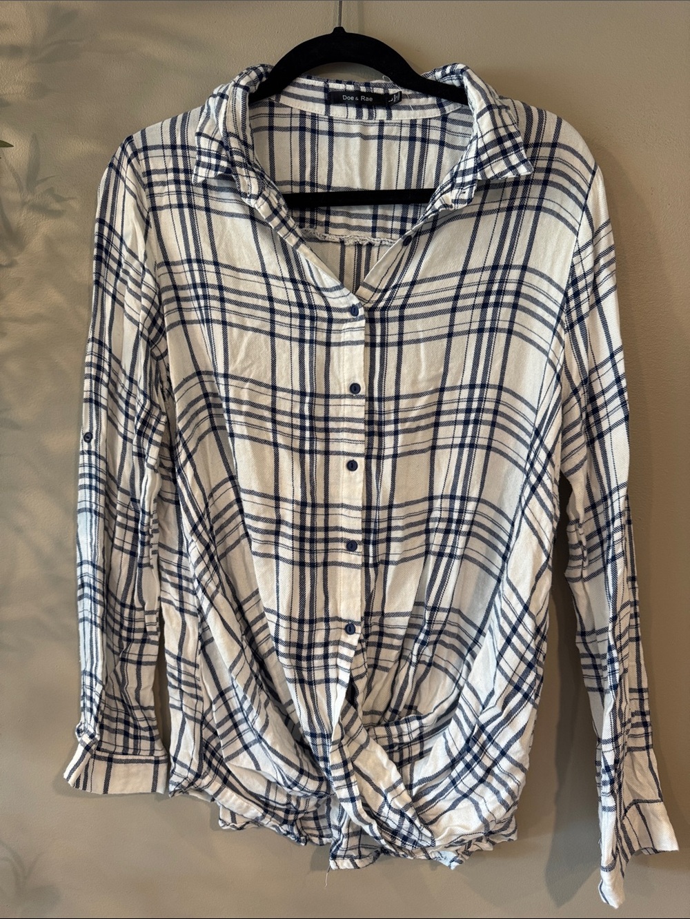 Doe & Rae White and Navy Plaid Button-Front Tie-Hem Shirt